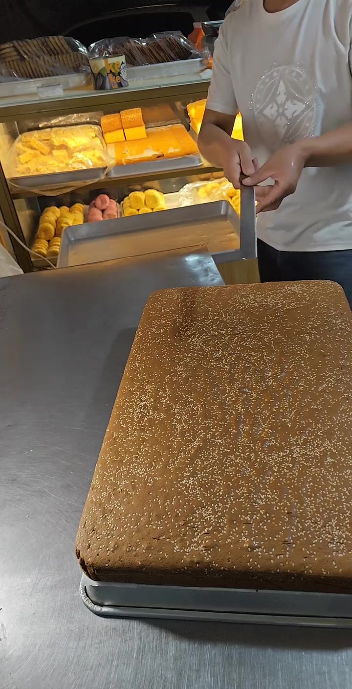 红枣蛋糕，配方：鸡蛋1500克，红枣500克，早枣沙都可以，白糖800克，面粉900克，苏