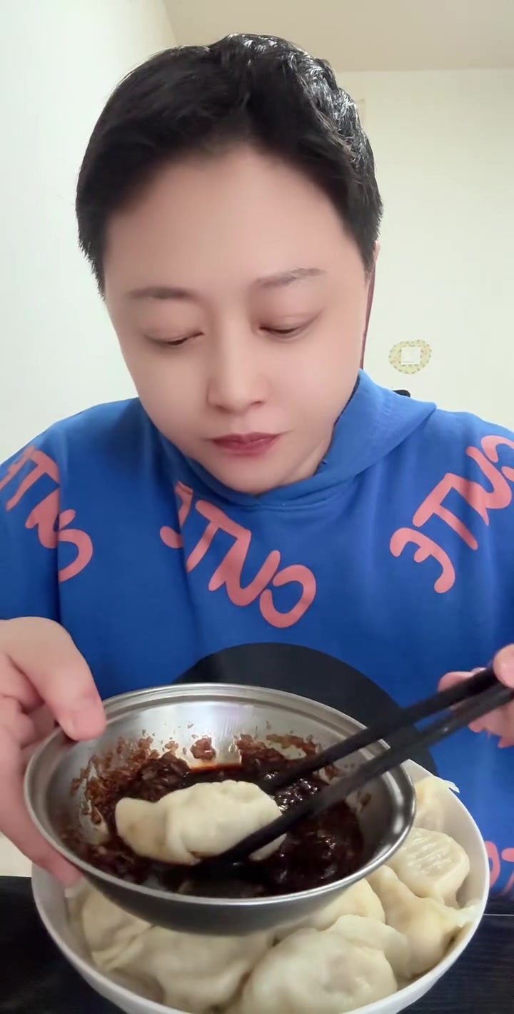 捏几个饺子778猪肉酸菜馅的绝了我包饺子手艺也是见长了咱说哈哈哈哈哈