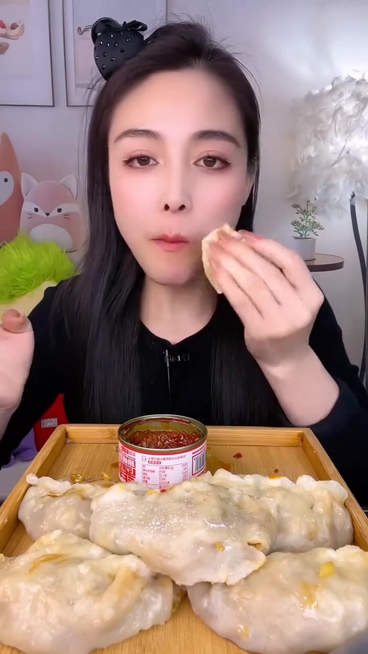 韭菜皮大肉蒸饺配榨菜粥芹菜肉末饺味道还行