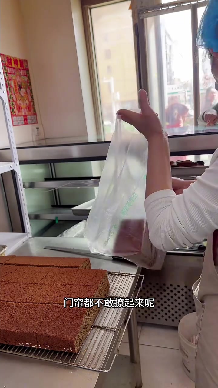 大学生也喜欢吃咱们家蛋糕