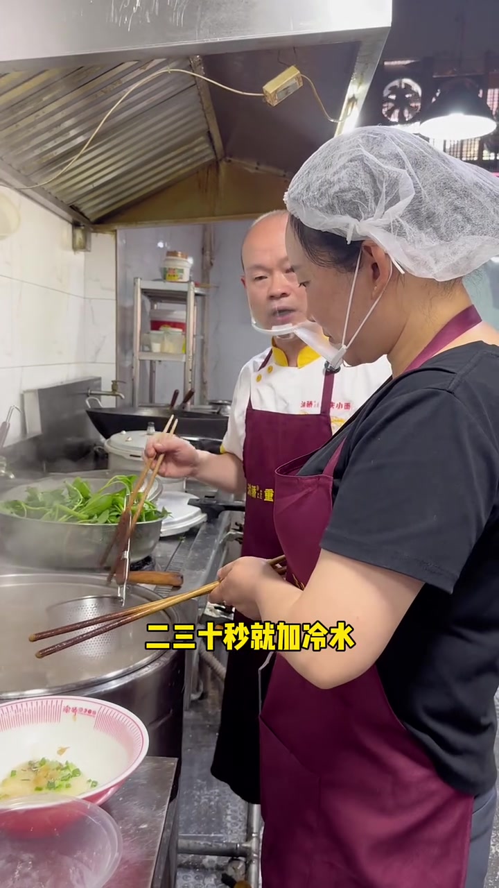 重庆清汤抄手调料打法,一滴酱油都不放!