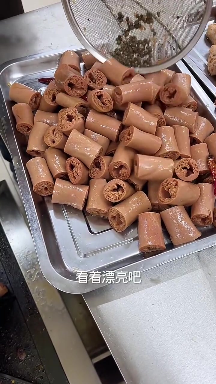 在家自制无骨香辣鸭脖,简单易做还能出摊赚钱!