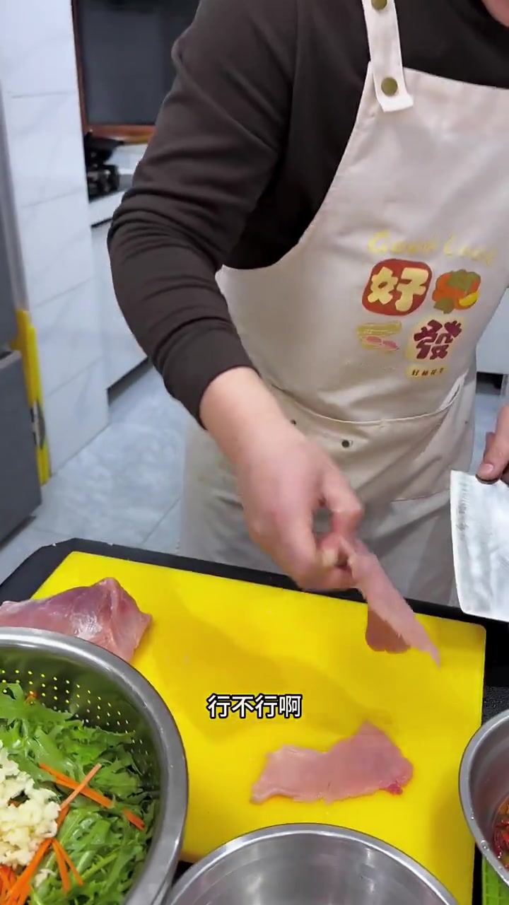 肉丝拌苦苣做法大揭秘,清脆爽口不汤汤水水