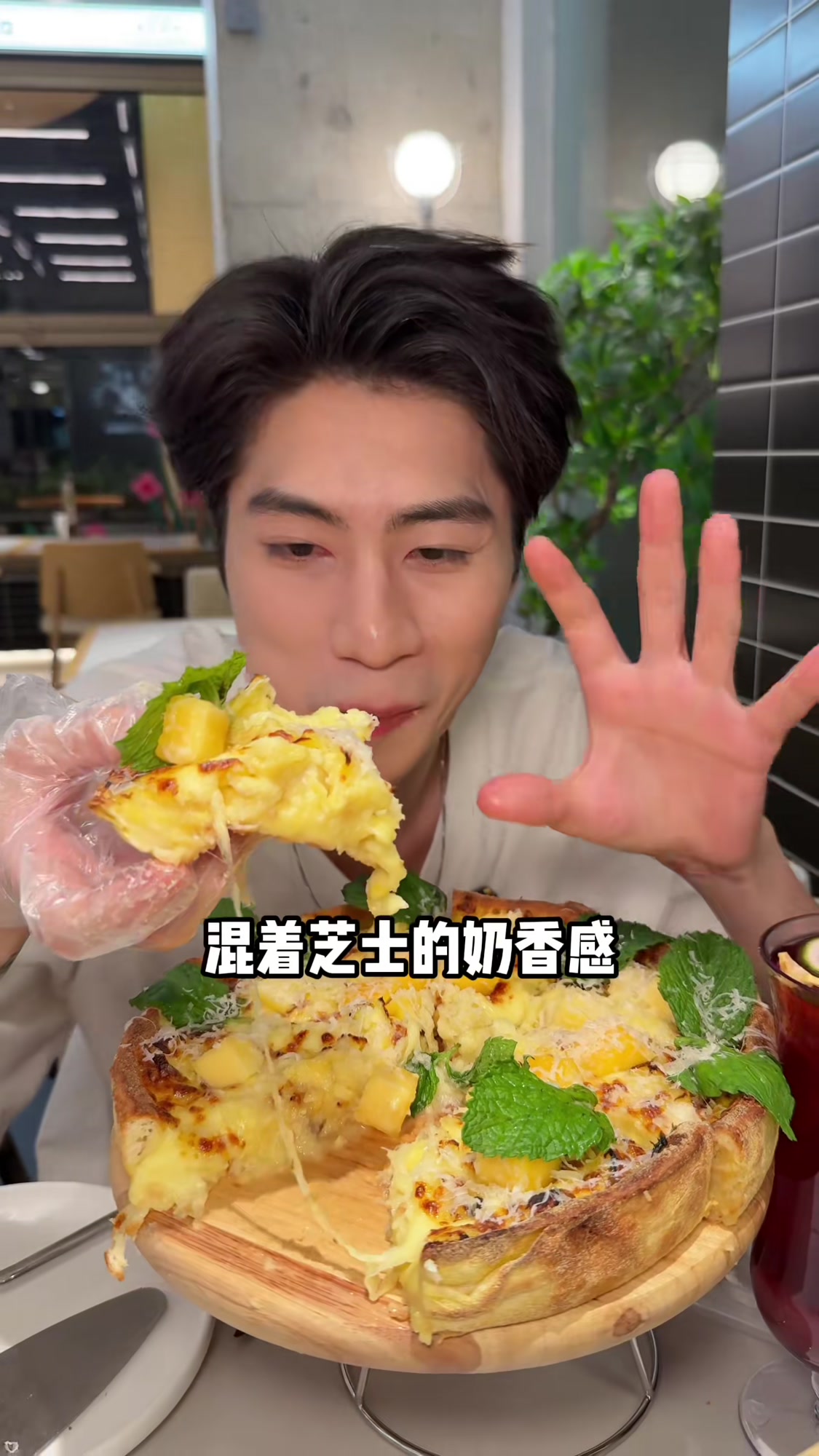 这卷边的料感觉可以做披萨，这么厚的榴莲披萨你们吃过吗