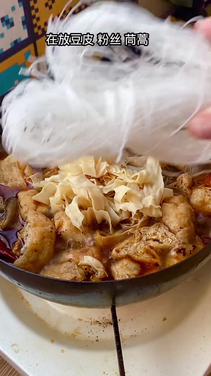 这样做的老式麻辣烫，一口回到小时候特别好吃