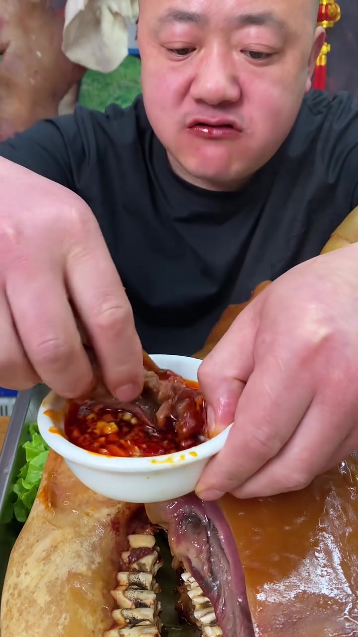 出锅卤牛头!带皮嘴巴肉超赞秘制吃法快get