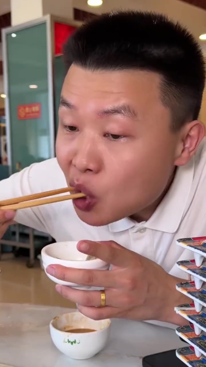 石家庄33年老北京涮羊肉开自助了!69一位不限量敞开吃!最后4个人,吃了39盘肉!最后的北