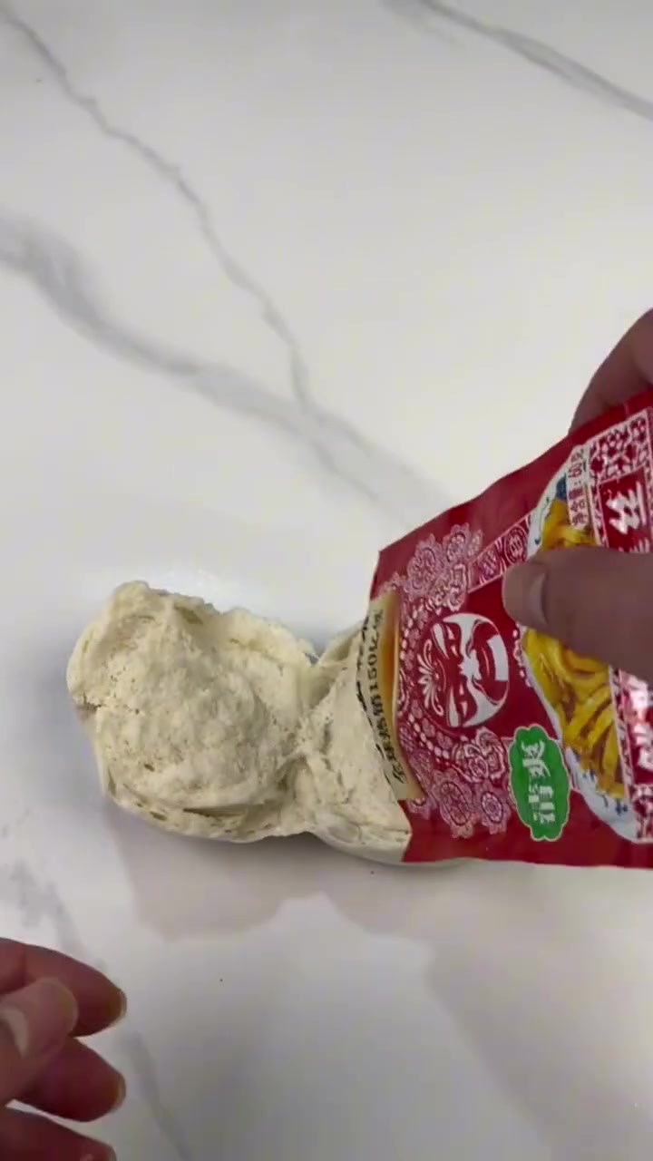 结婚前,小笼包,蒸饺,油条,麻球,糖糕,稀饭,茶叶蛋,结婚后,馒头,榨菜