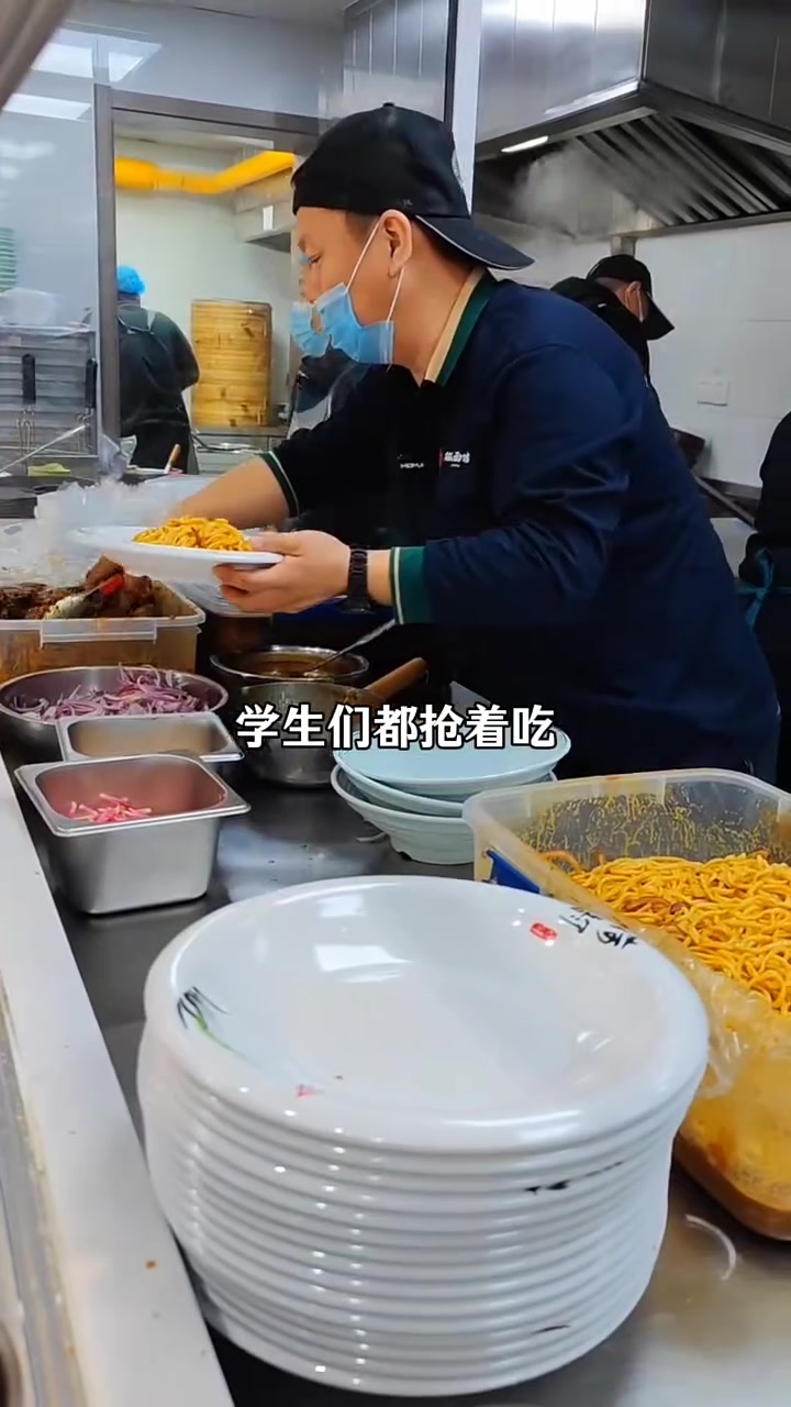 酸甜带麻鸡架拌面操作简单出餐快一个中午几百碗，配方分享给大家有需要截图保留