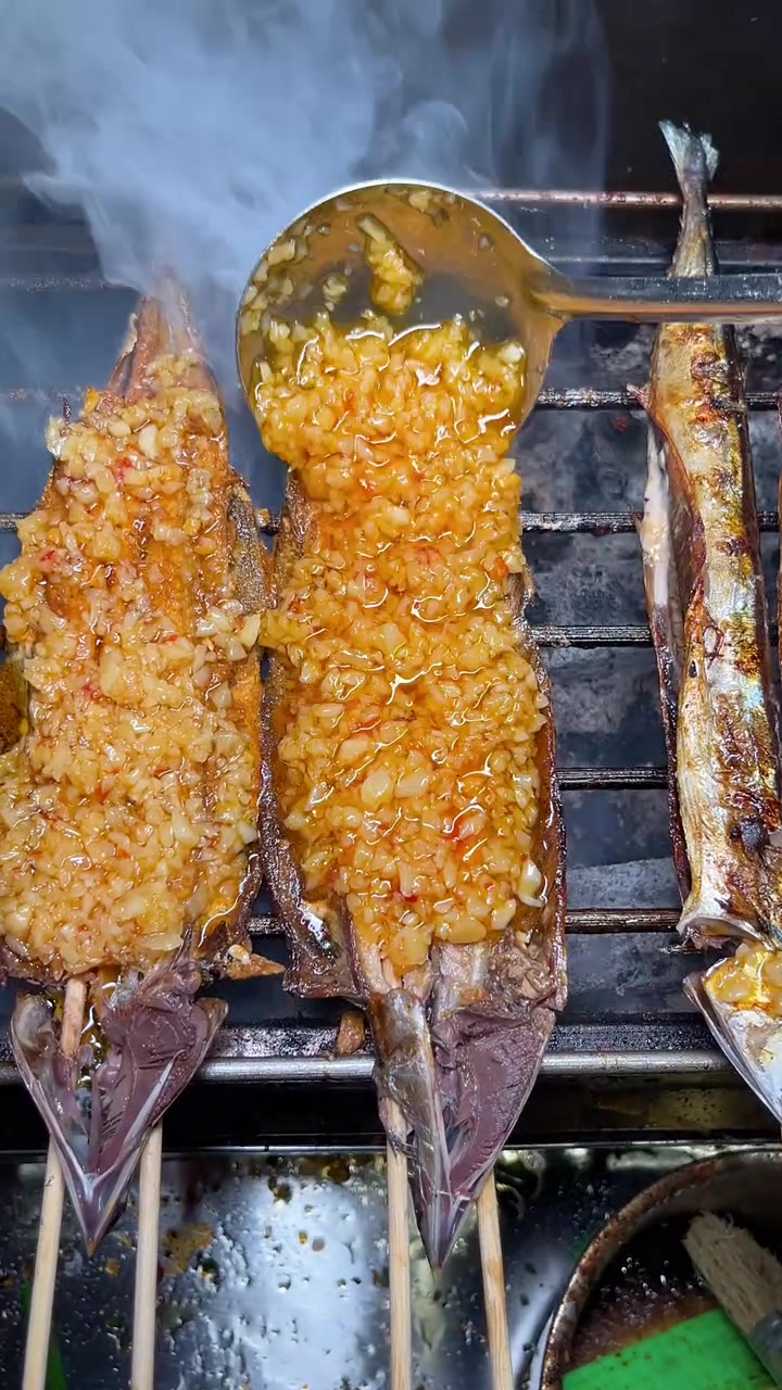 炭烤蒜蓉秋刀鱼,分享给大家