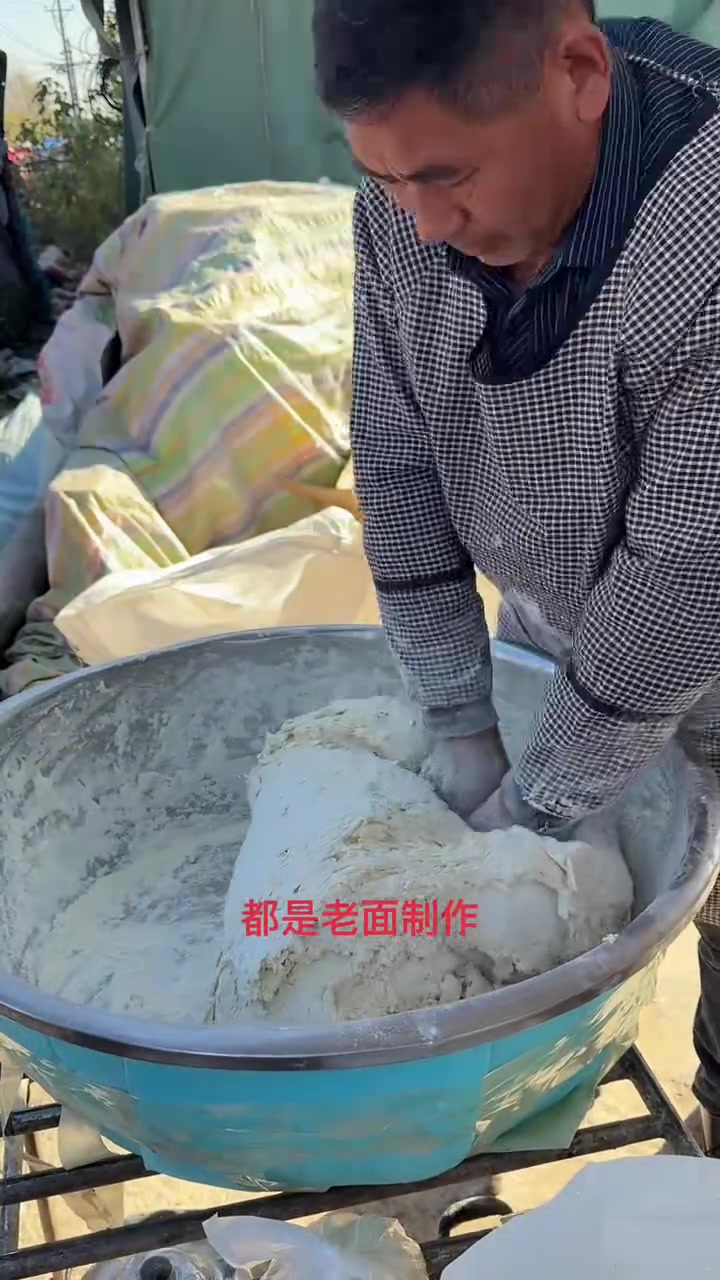河南特色面食豫东芝麻烧饼要想把烧饼做好和面配方很关键