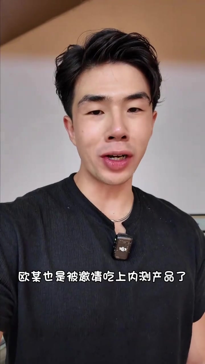 超市甜品局爽吃爆浆奶油面包和小蛋糕贼安逸，榴莲爆浆奶油～必须是爆满奶油才爽；老式肉松卷含肉