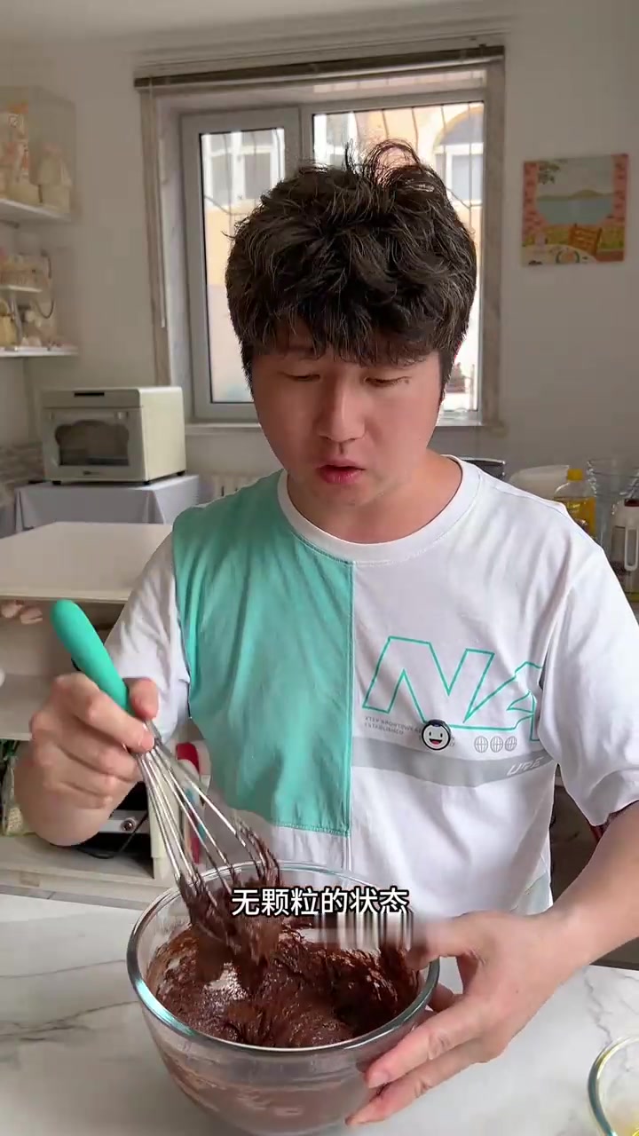 巧克力裸蛋糕，不需要抹面，不需要裱花，用好吃、又好操作的巧克力奶油装饰，对新手特别友好的蛋