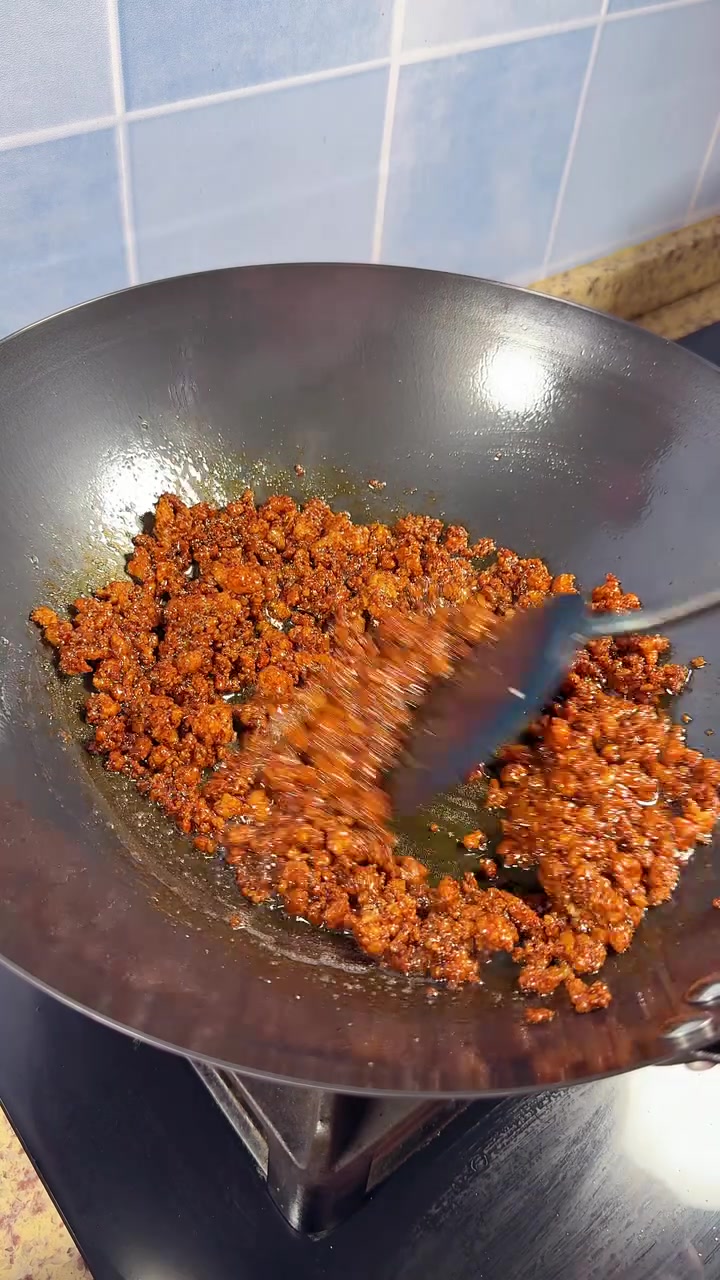 生肉和熟肉混合起来做小笼包