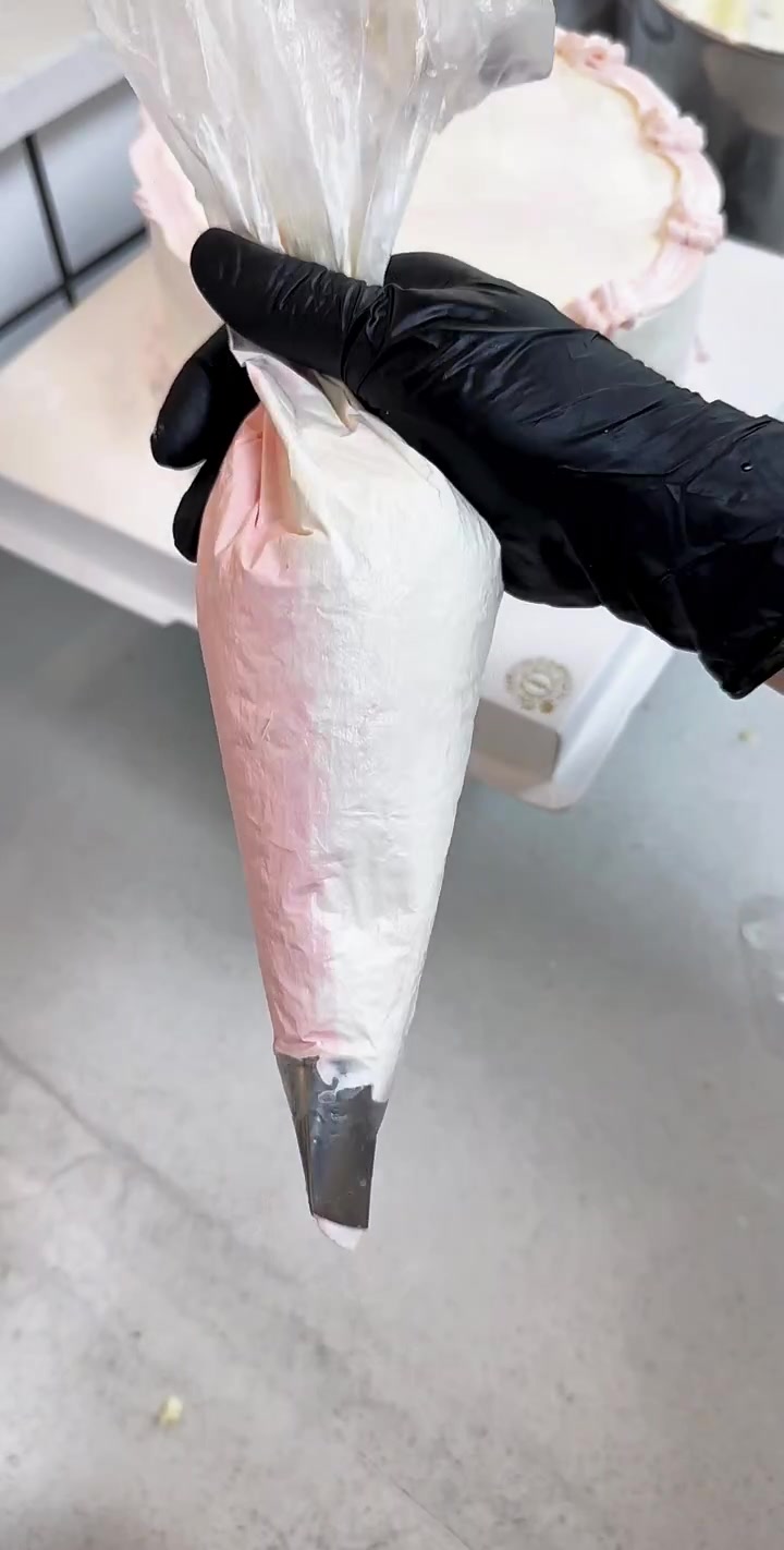 郁金香花束蛋糕制作过程,用奶油也可以挤出立体的郁金香花朵!