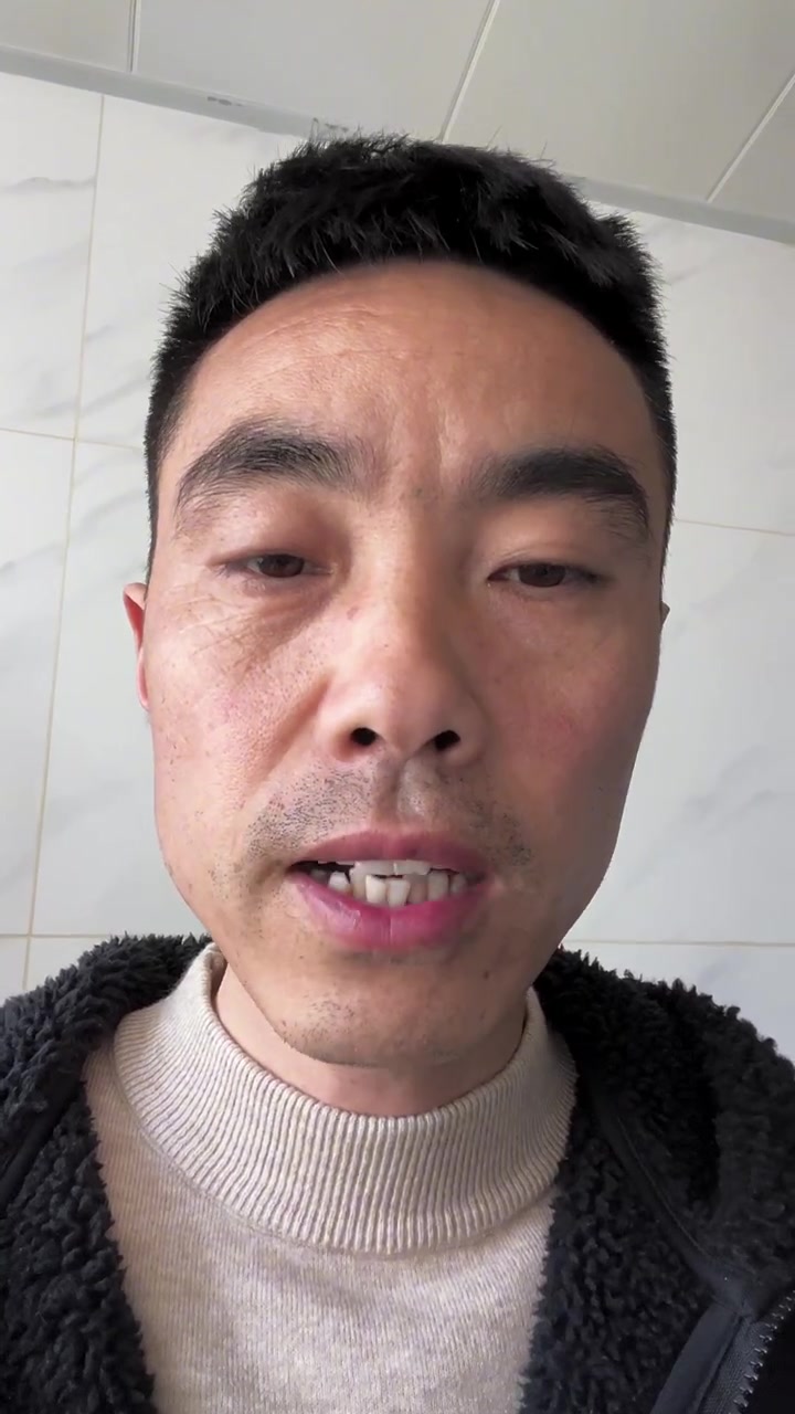 今天给媳妇煲猪脚灵芝枸杞汤