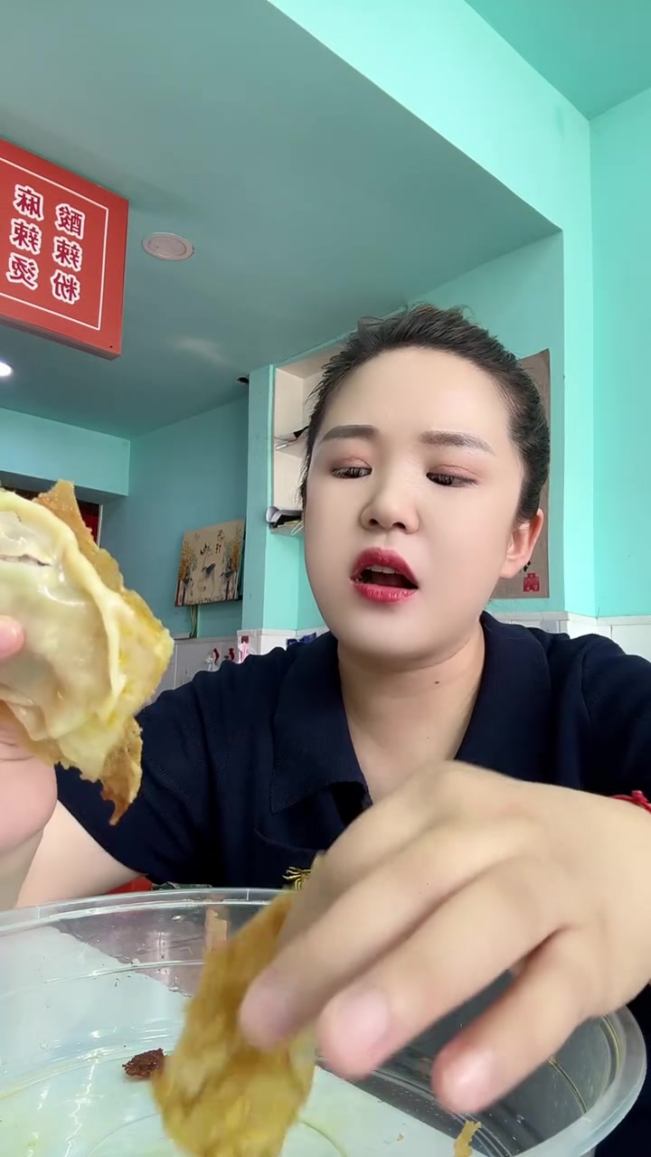 超满足午饭有皮皮虾大锅铁饺子小龙虾等