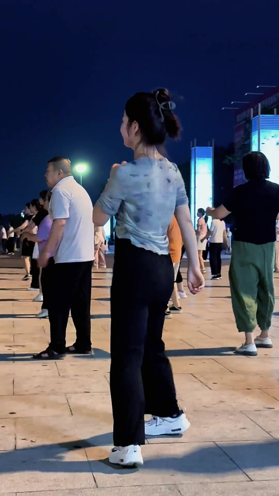 柔美舞者小肥鱼,肤白貌美的小姐姐