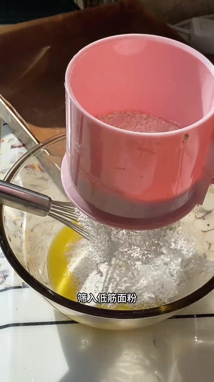 我悟了!不开裂不掉皮不回缩的蛋糕卷做法