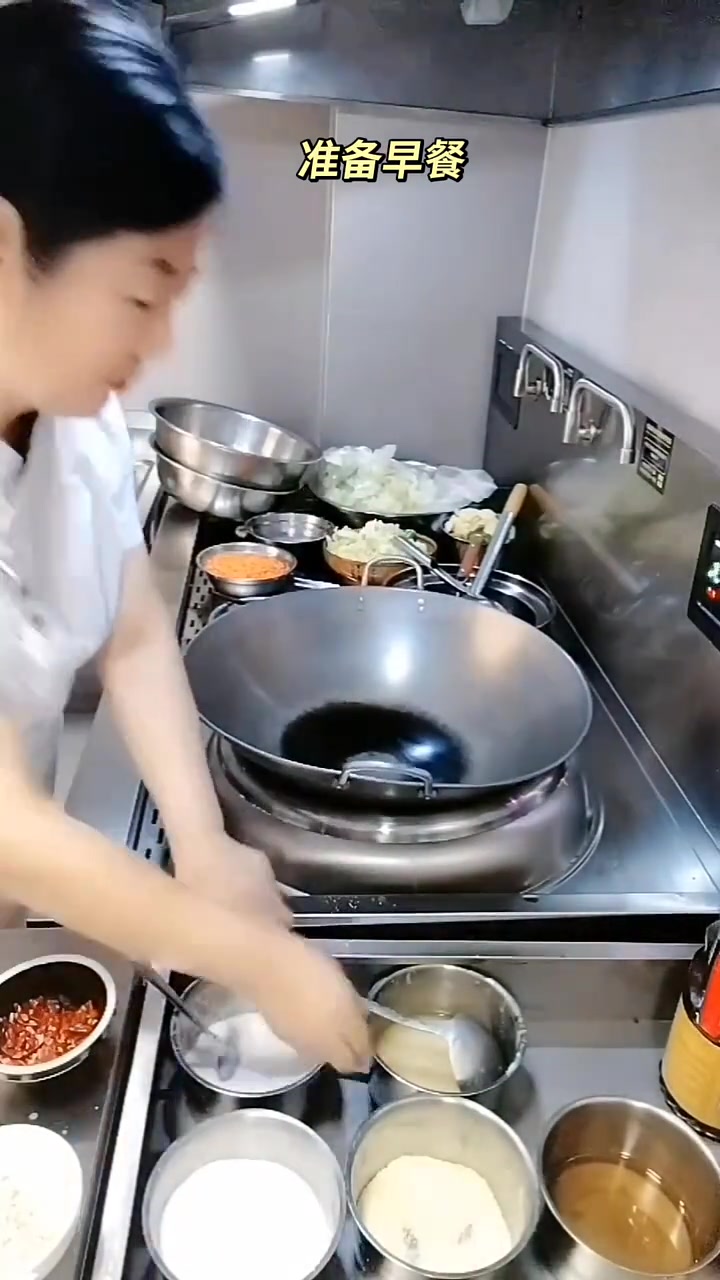 唐山滦南锦江之星酒店早餐，欢迎来滦南的朋友入住锦江之星噢，雅韵在给家人们准备早餐啊！