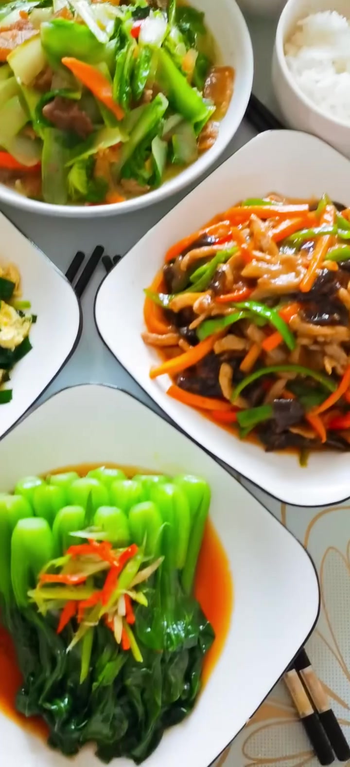 今天做了白灼小油菜鱼香肉丝腌缸肉炒小白菜韭菜炒鸡蛋白米饭水果:奶香甜蜜瓜