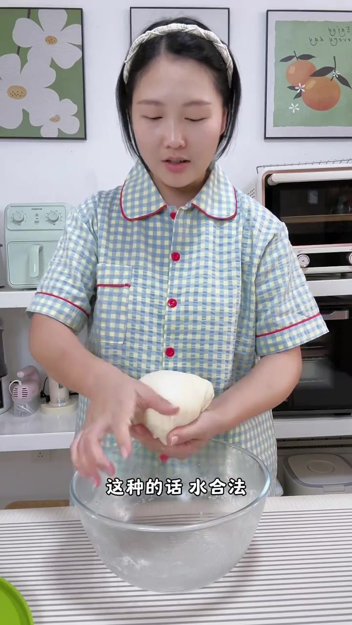 不用揉面，在家做超级好吃的椰蓉餐包！做一次，一周的早餐就不用愁了！