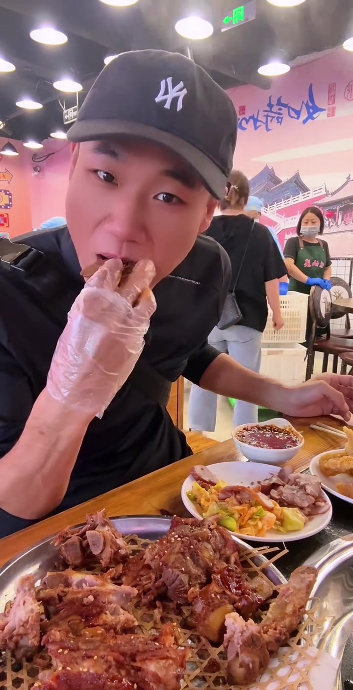 大骨自助超香大饼卷肉太满足啦