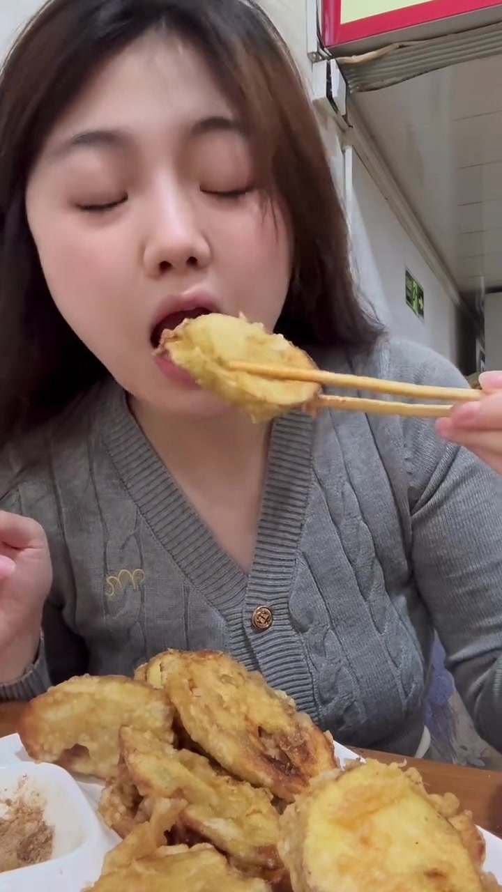 锅包肉和炸茄盒同时出现!谁幸福了我不说!