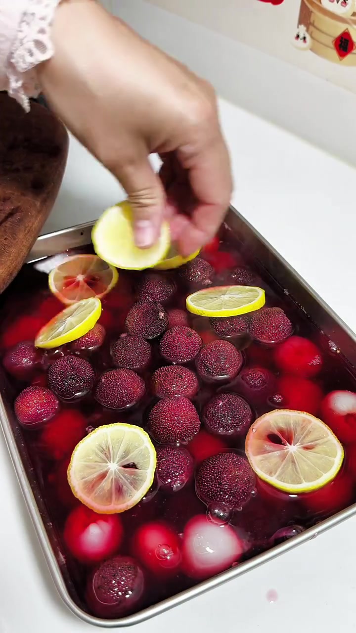 杨梅荔枝超搭,中小火煮开冷冻可吃一夏