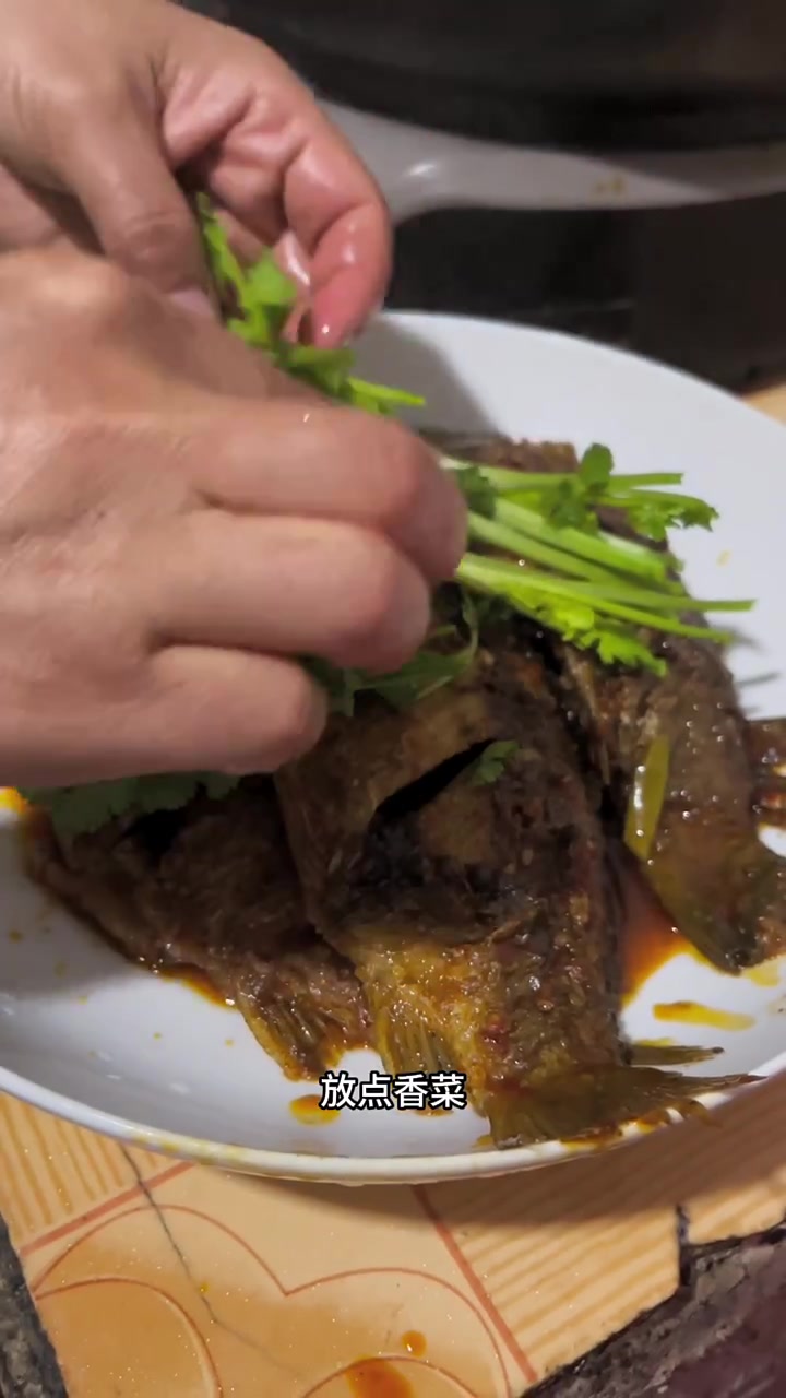 杉杉做麻辣鲫鱼和辣猪脚汤味道超赞