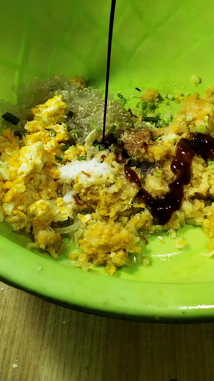 鸡蛋酸菜粉条馅饺子香迷糊了,做法快收藏!