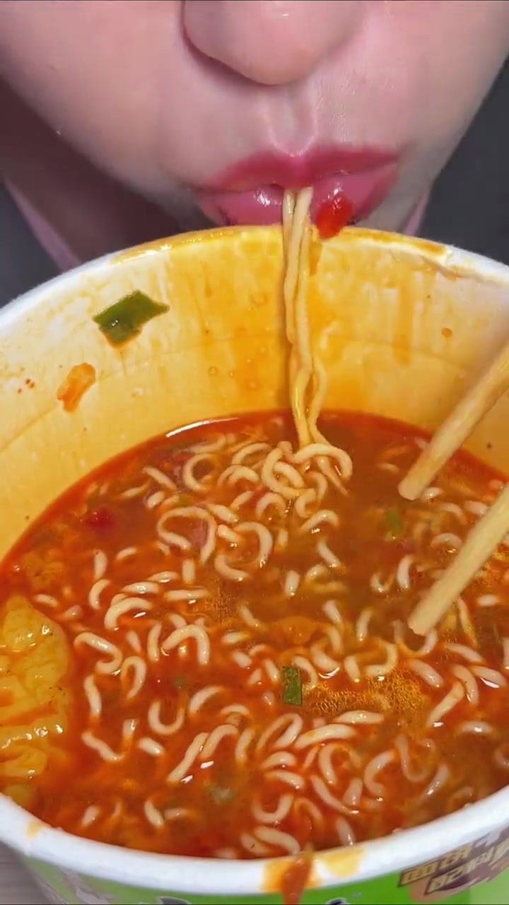 泡椒方便面,又辣又美味