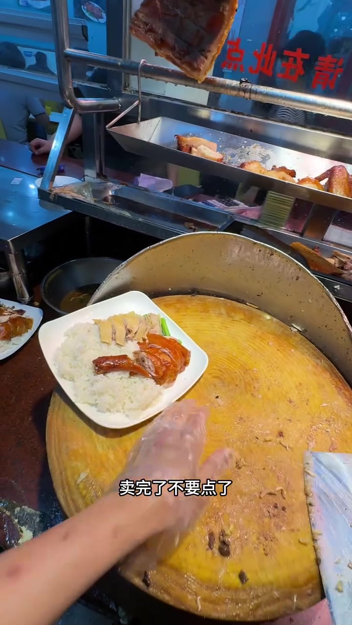 郑州来了三位大哥,一顿快餐,直接干了一天的工资,郑州土豪真多