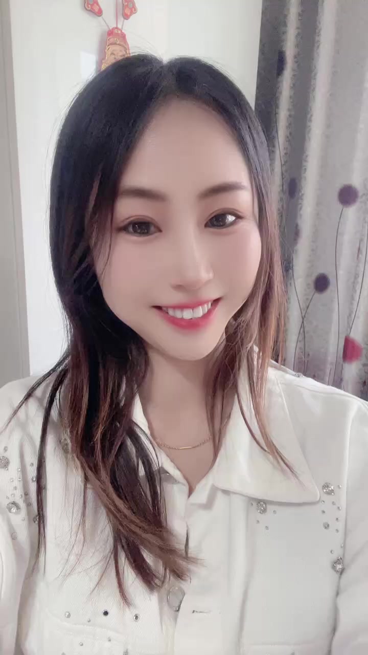 儿的生日娘的苦日，祝我爸妈健康长寿。祝我自己生日快乐吃个鸡蛋叽里咕噜过个生日哈哈