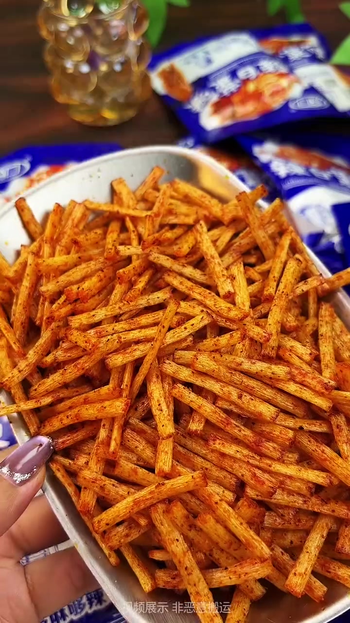 小时候的味道,辣白菜味辣条,经典滋味,回味无穷～