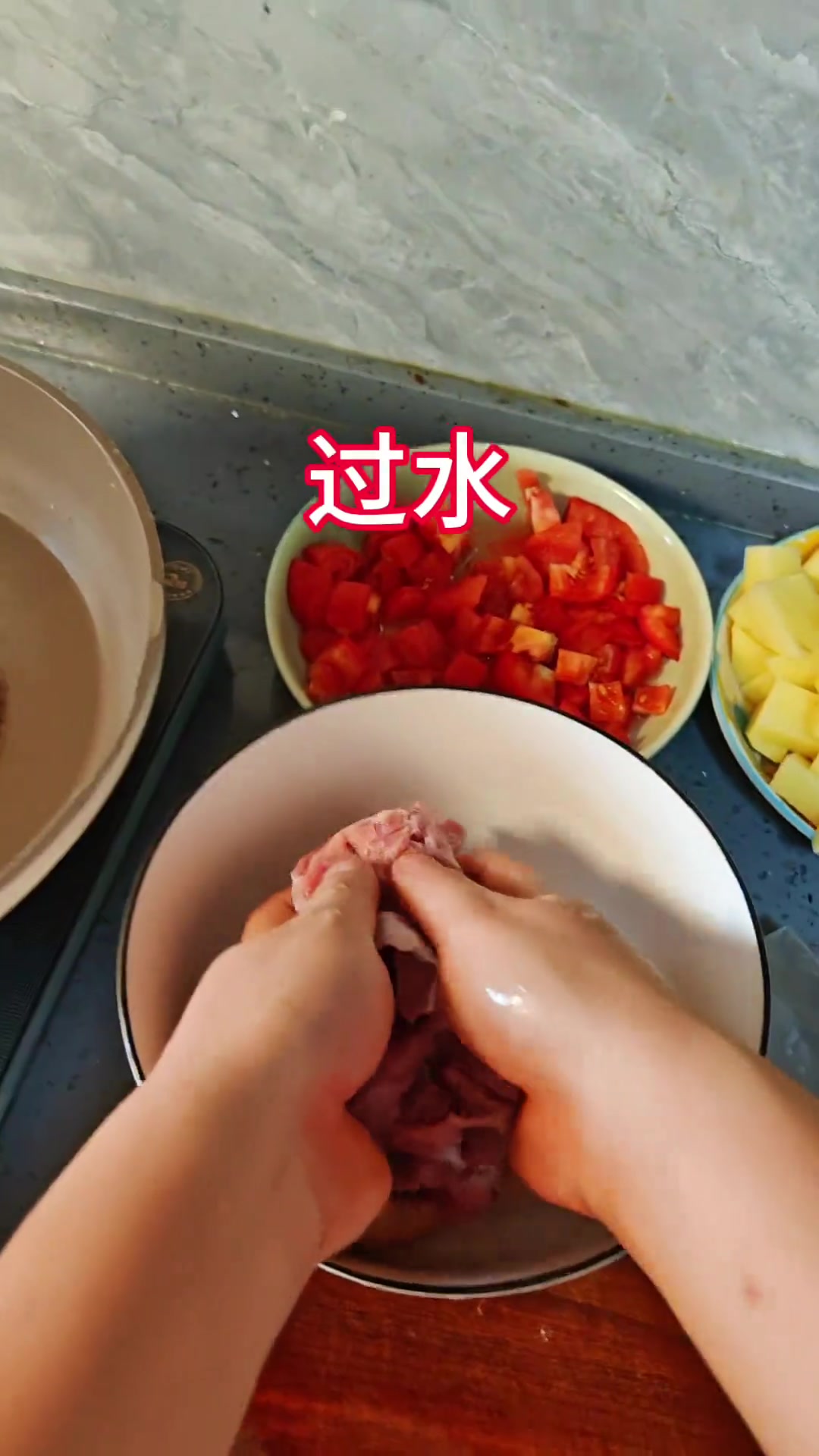 番茄炖牛腩,鲜嫩入味,家常美味做法分享