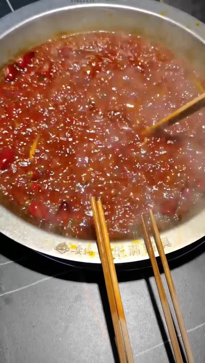 「源头工厂,让好底料直抵你的餐饮门店」从车间到后厨,我们跳过30%中间环节,只做一件事:把