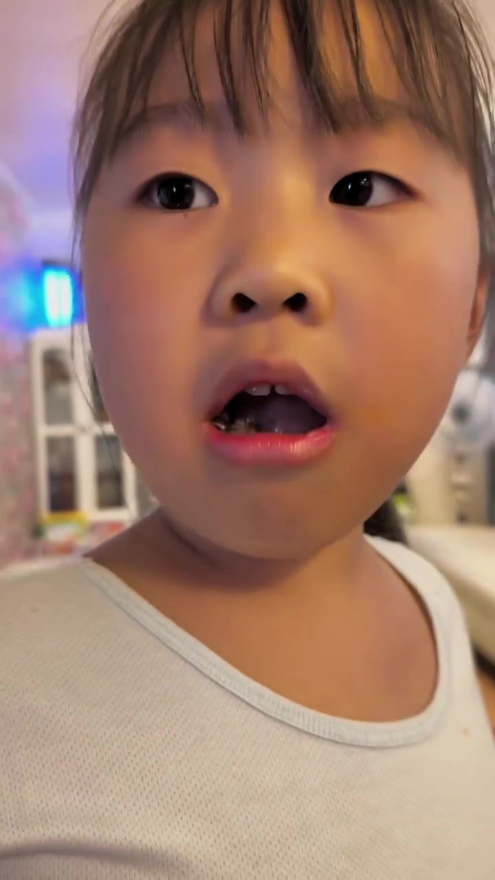 我只是买了一个勺子蛋糕,唱了一首生日快乐歌