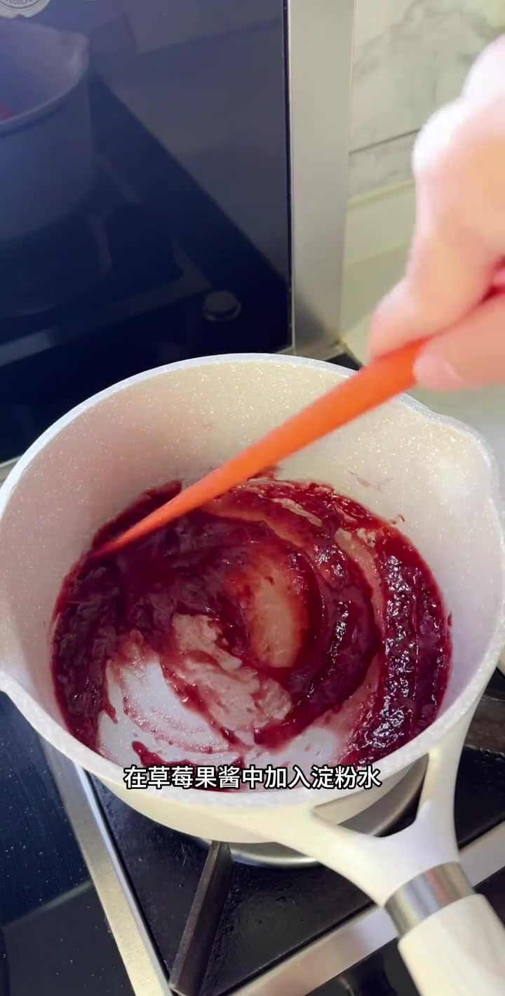 今做超好吃的草莓吐司