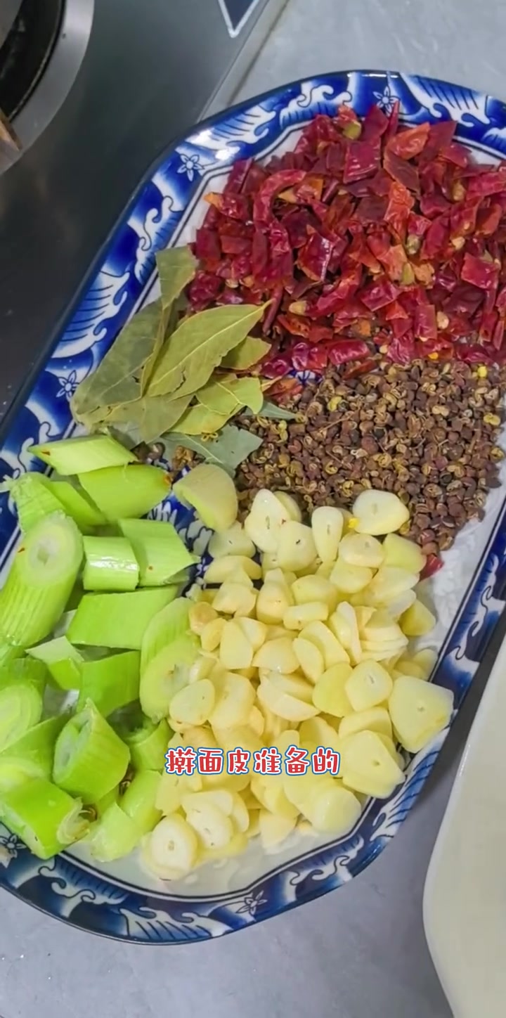 今晚干煸小公鸡小花架,简单又美味的晚餐安排!