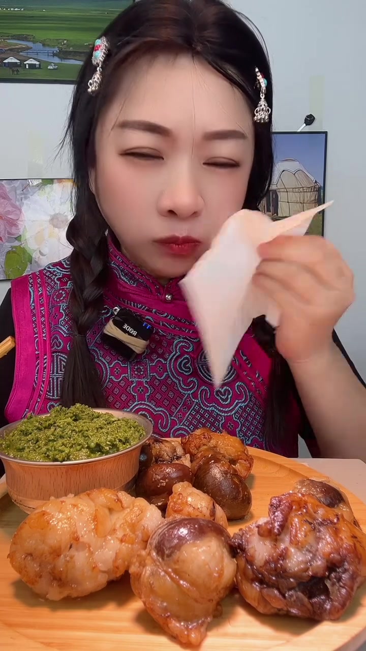 烤大腰子配韭菜花奶茶大葱这吃法绝了！