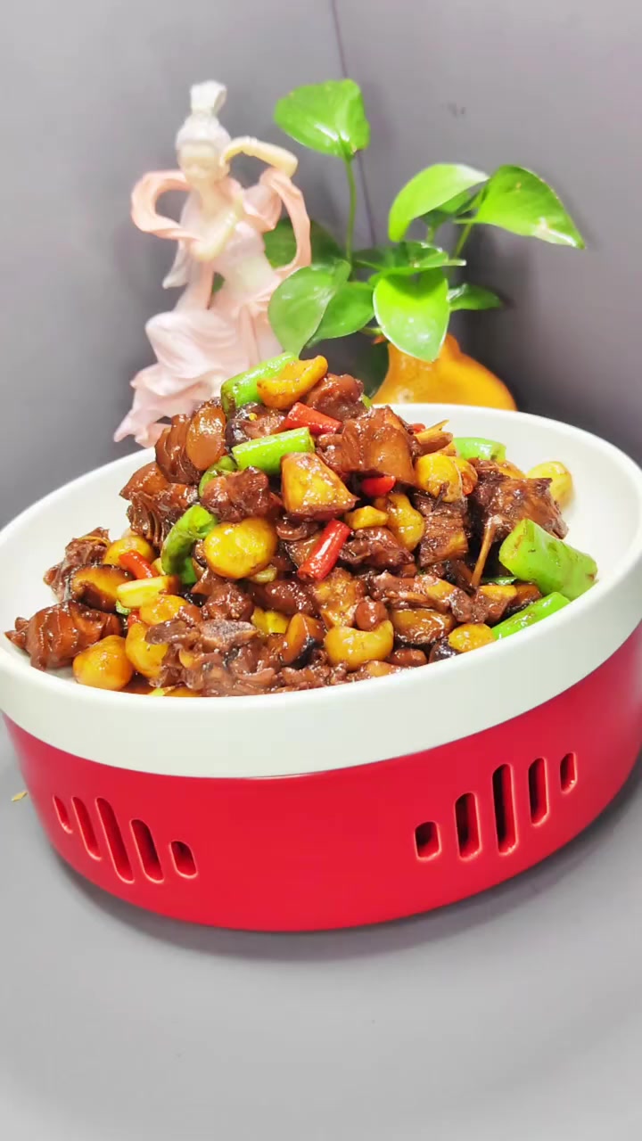 香菇板栗焖鸡块教程分享,色泽红润光亮,味道鲜美