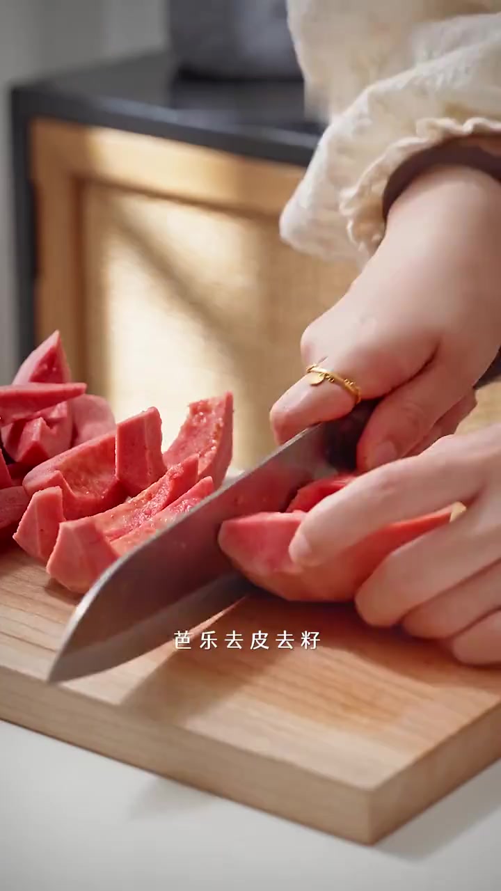 芭乐与青提树桩蛋糕,清甜不腻