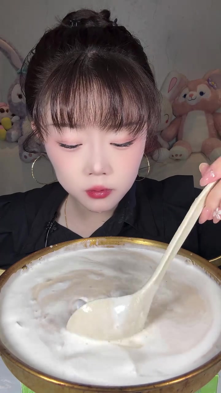 今天是奶茶脑袋,整了个全家福,冰冰甜甜,喝完头发根都甜了