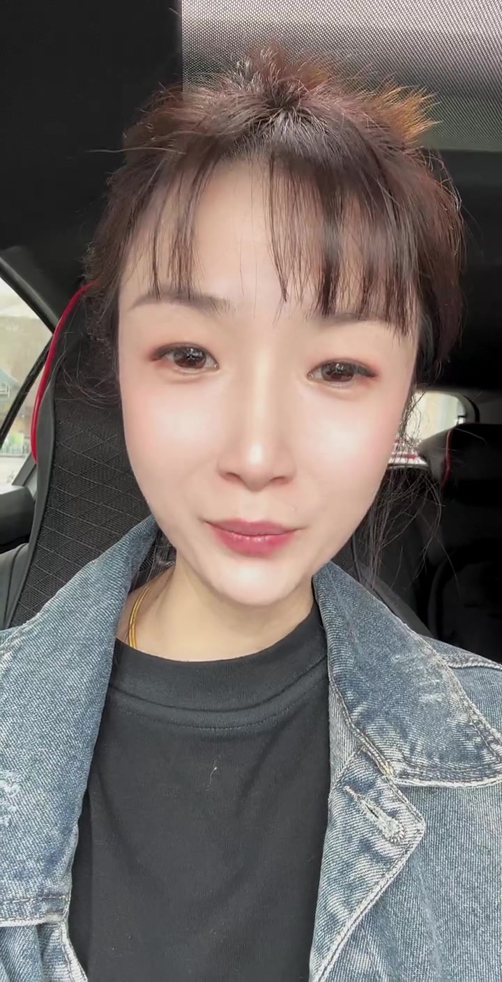 保定这边预报的有大风，学校为了安全这边好多学校提前放学了！姐妹们你们听说了吗！下午两点见