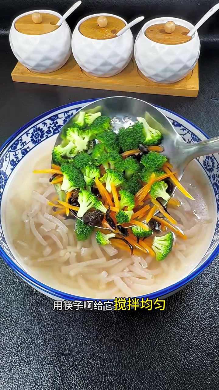 别扔剩肉皮,做成蔬菜皮冻肠,QQ弹弹满是胶原蛋白