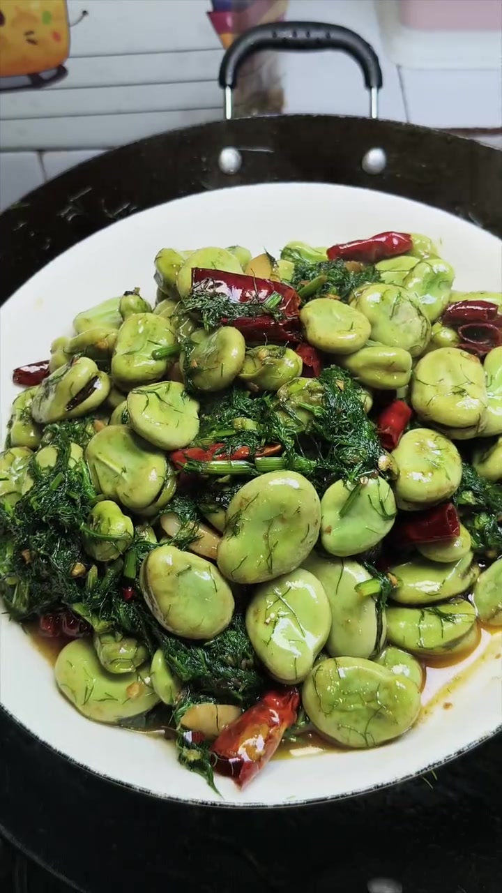 春天的餐桌上,怎么少得了这盘茴香炒蚕豆呢!