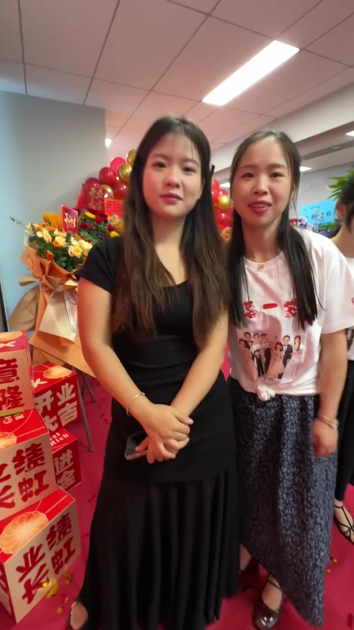 甜丽姐杭州新公司开业啦！我们也来庆祝一下，既开心又感动，一路走来有很多不易，未来我们跟着一