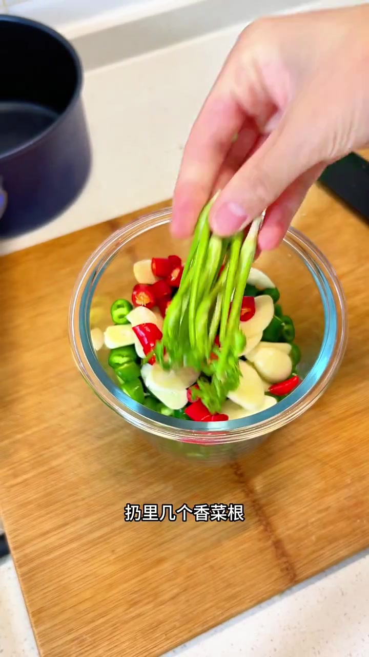 保证不齁咸解腻清香的生腌小辣椒