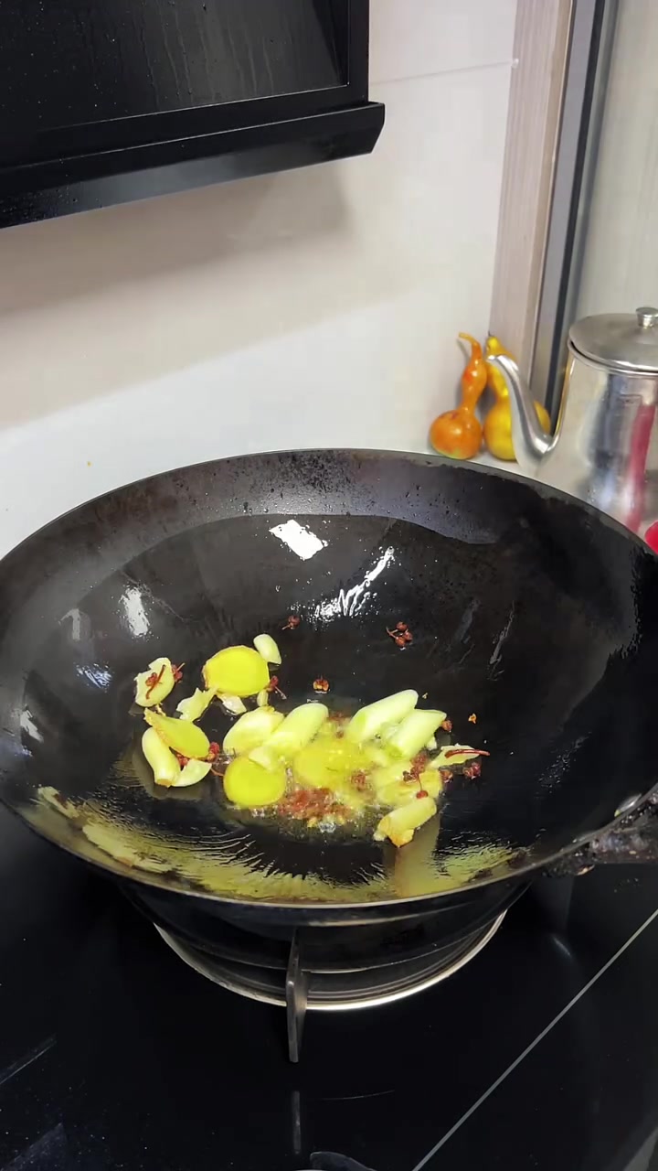 今天做的可乐鸡腿放点土豆太好吃了